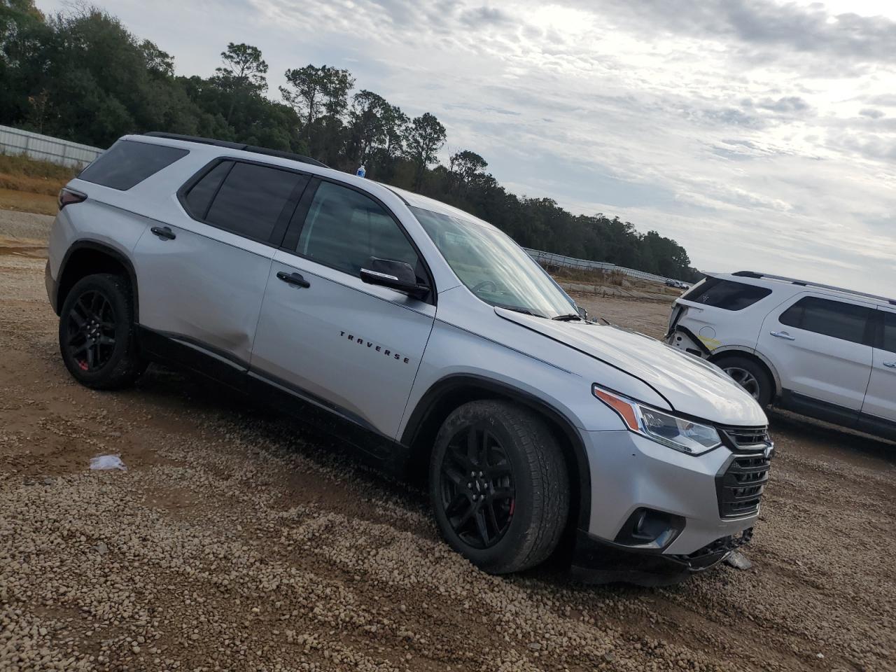 2020 Chevrolet Traverse Premier - Image 4