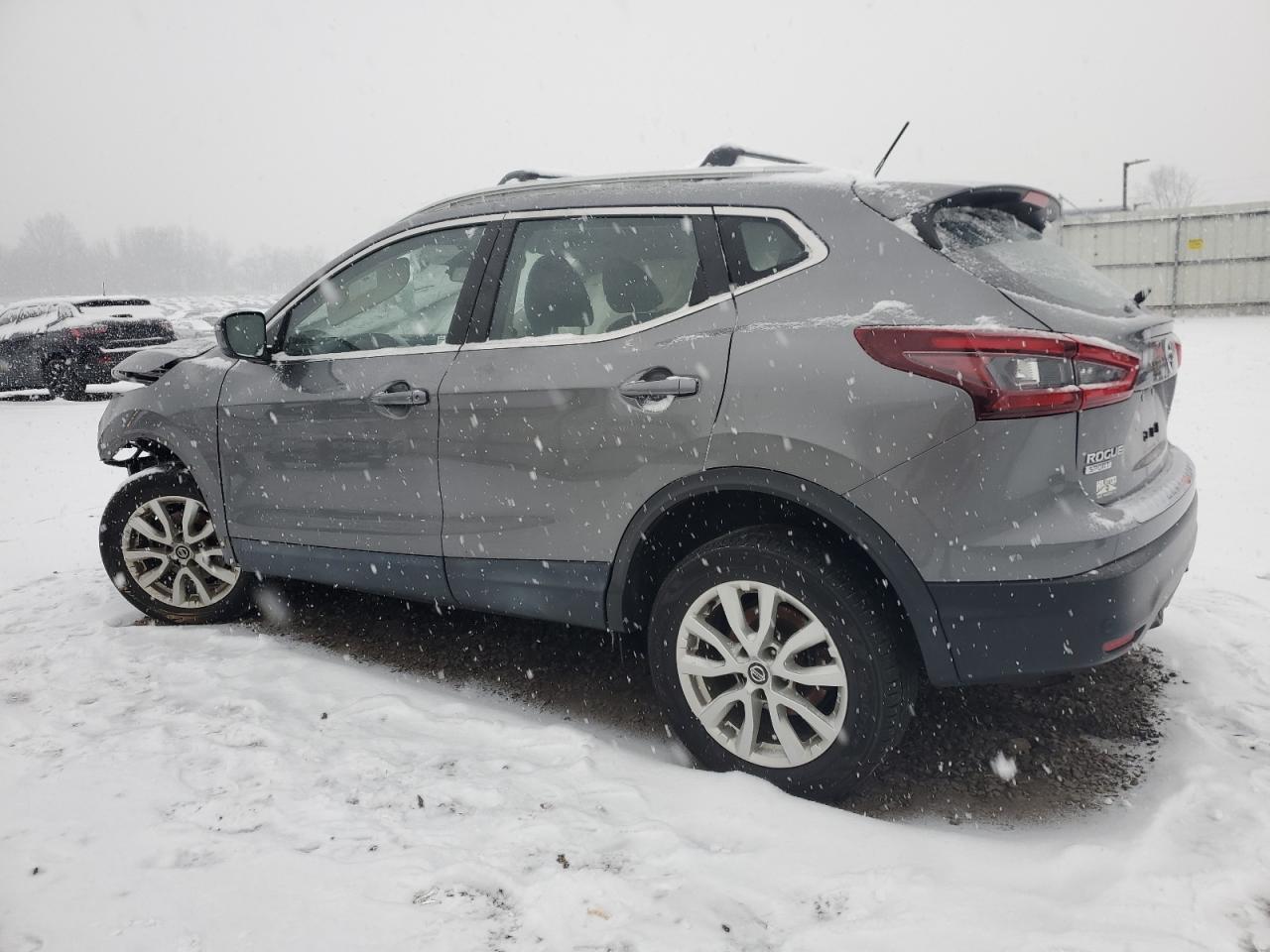 2020 Nissan Rogue Sport S - Фото 2