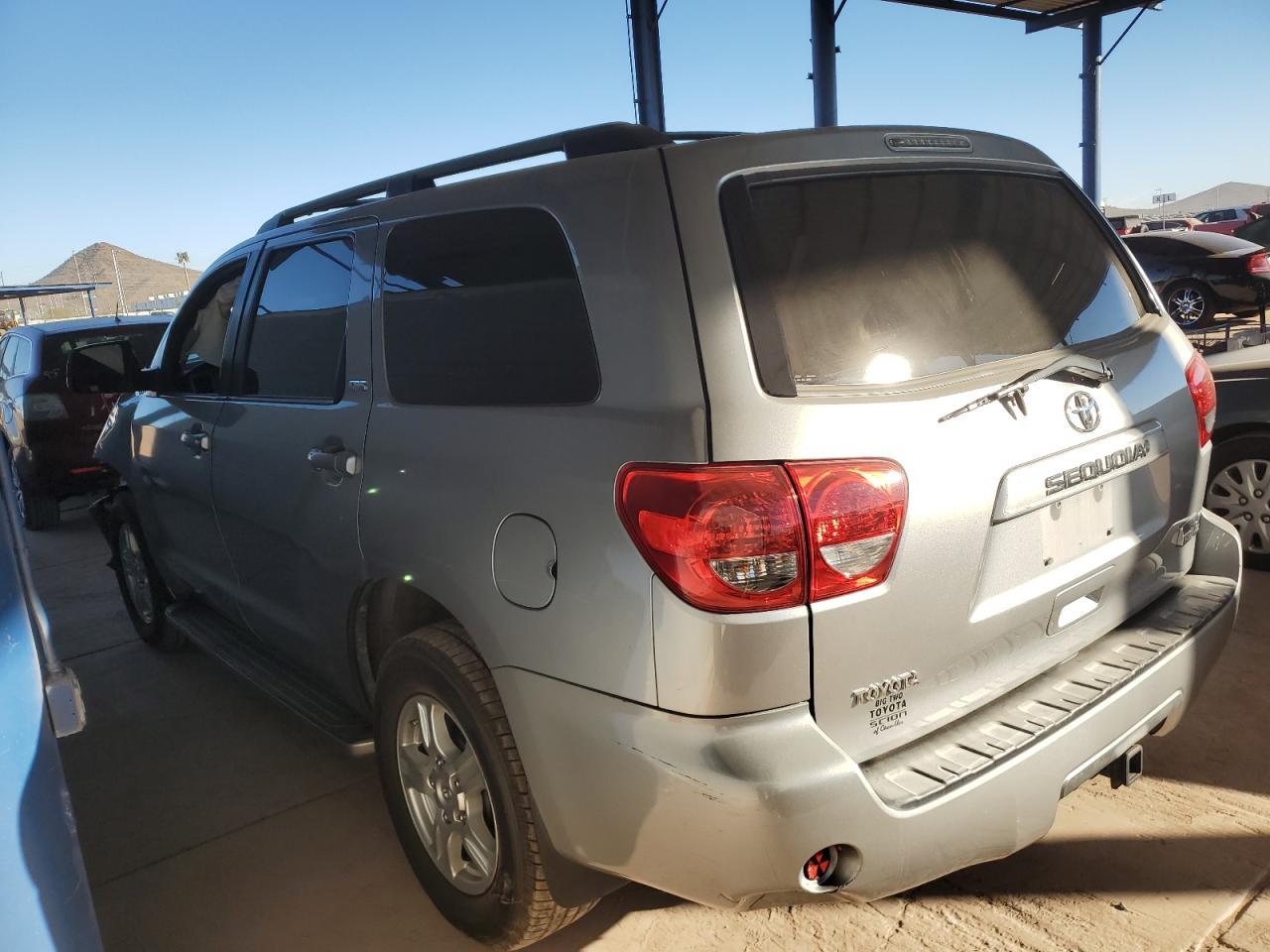 2008 Toyota Sequoia Sr5 - Фото 2