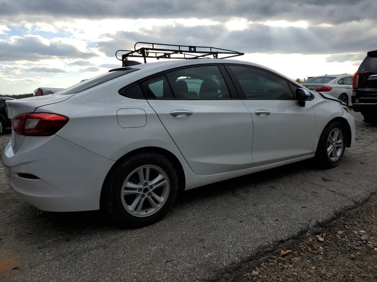 2019 Chevrolet Cruze - Image 3