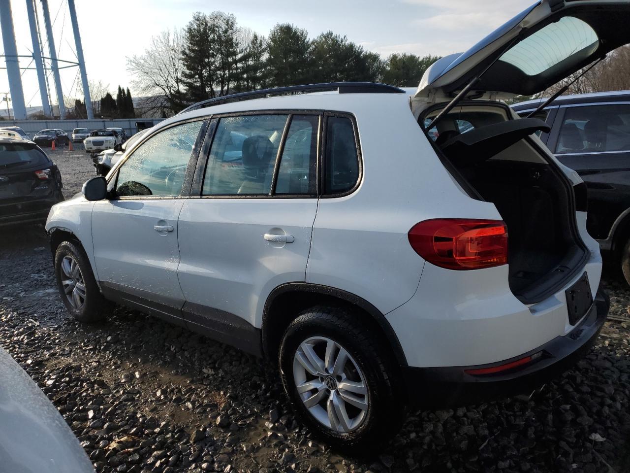 2016 Volkswagen Tiguan S - Фото 2