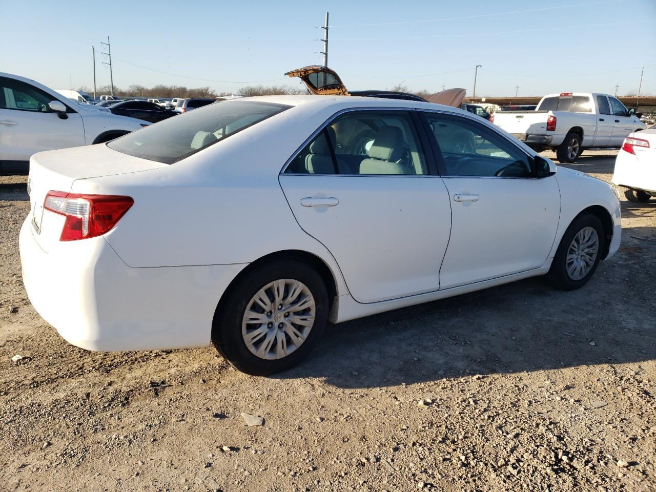 2013 Toyota Camry L - Фото 3