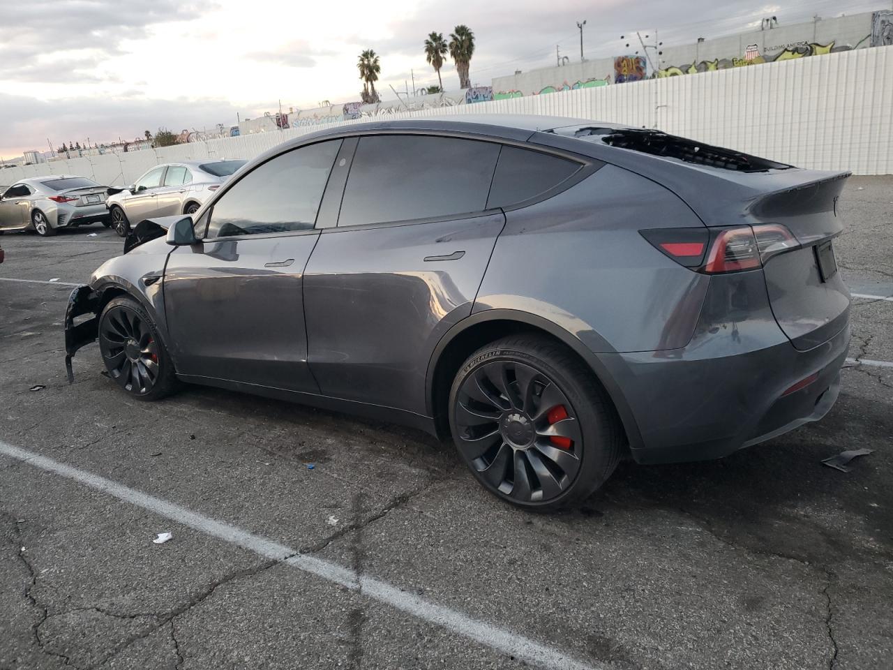 2023 Tesla Model Y - Фото 2