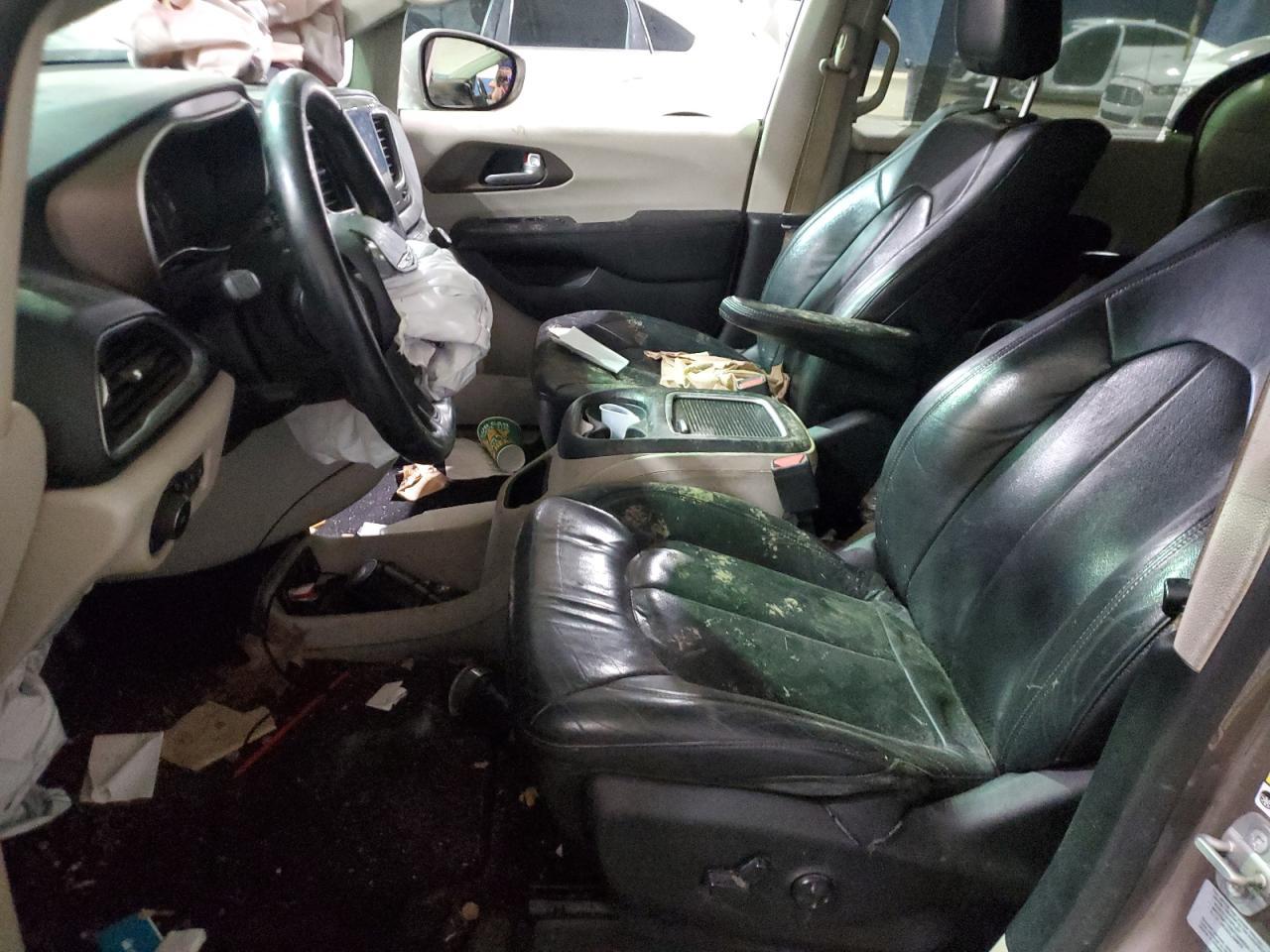 2017 Chrysler Pacifica Touring L Plus - Image 7