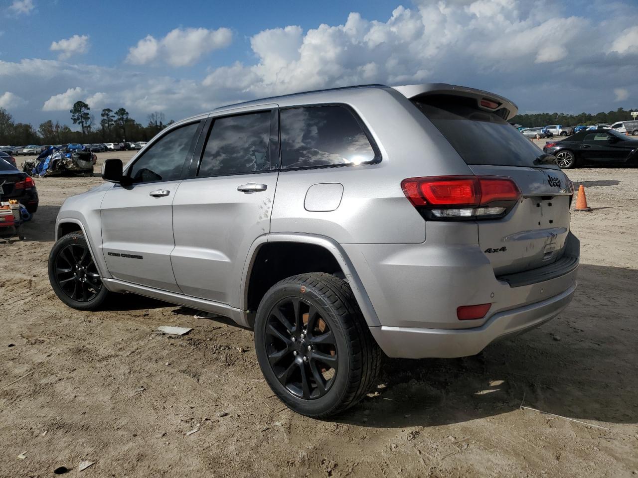 2020 Jeep Grand Cherokee Laredo - Фото 2