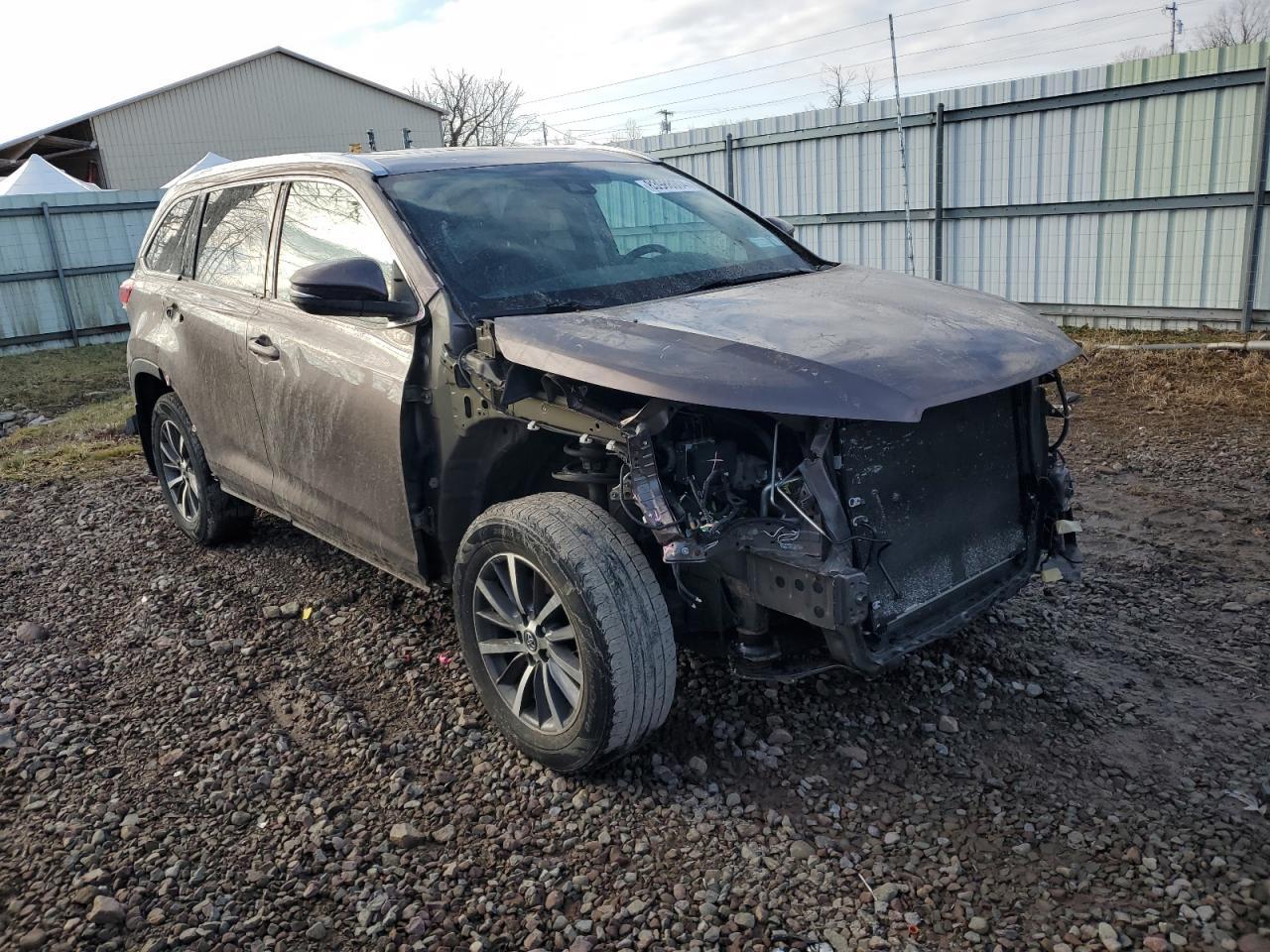 2017 Toyota Highlander Se - Фото 4