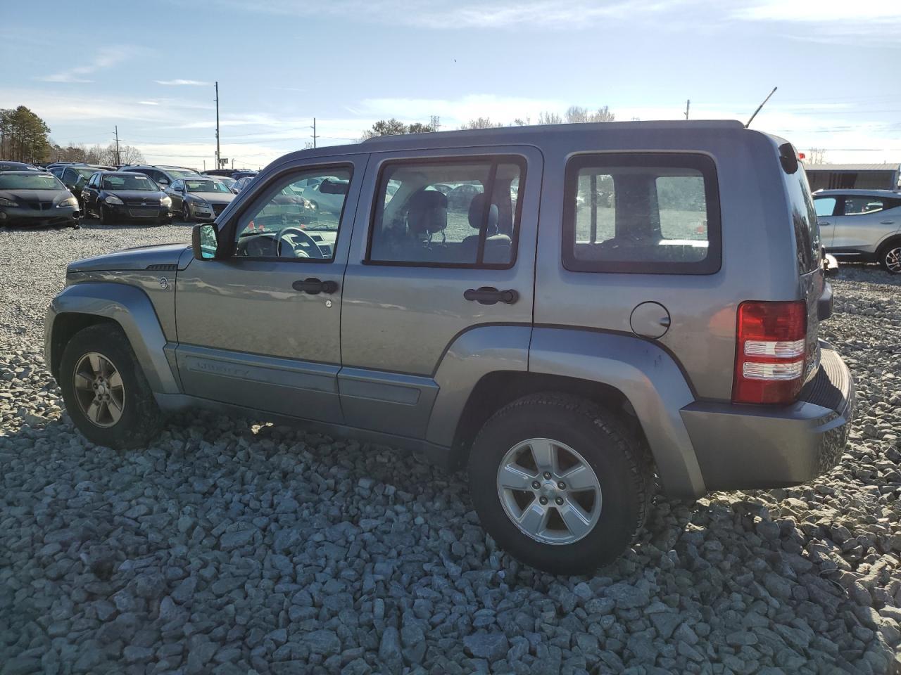 2012 Jeep Liberty Sport - Фото 2