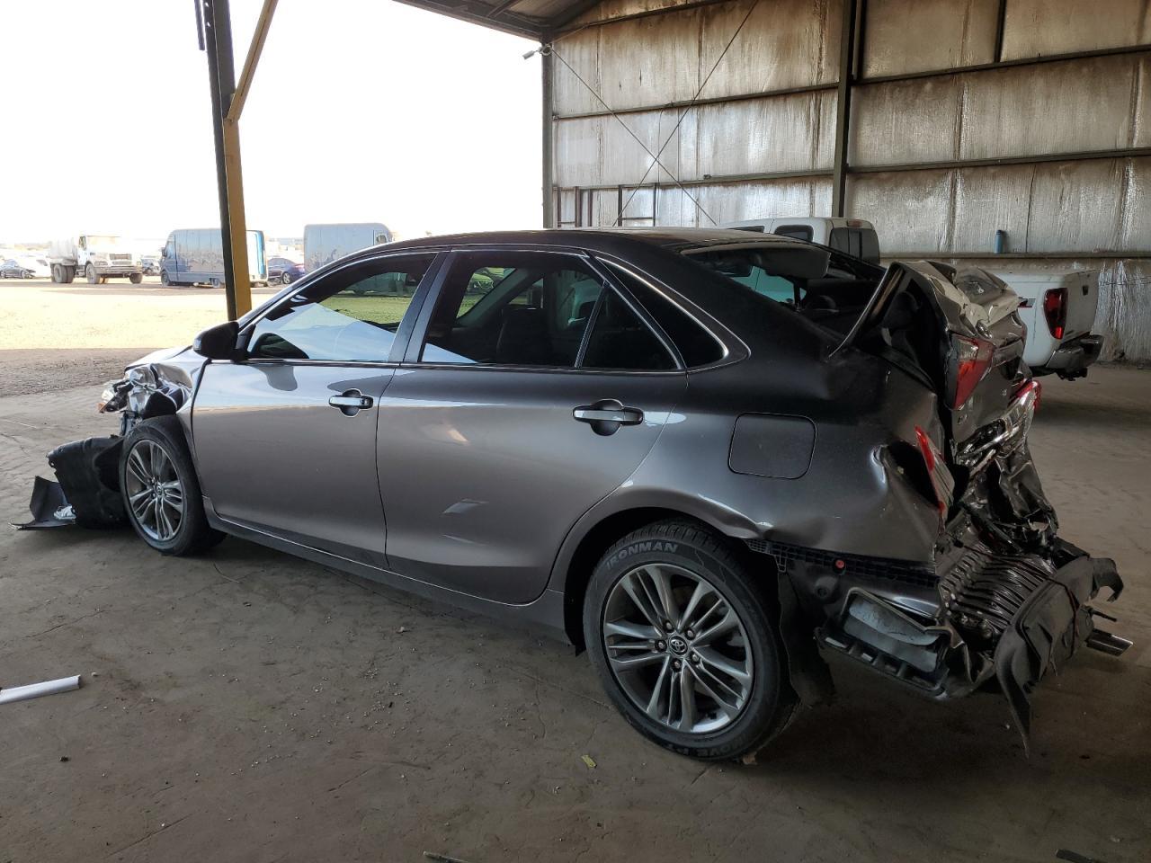 2015 Toyota Camry Le - Фото 2