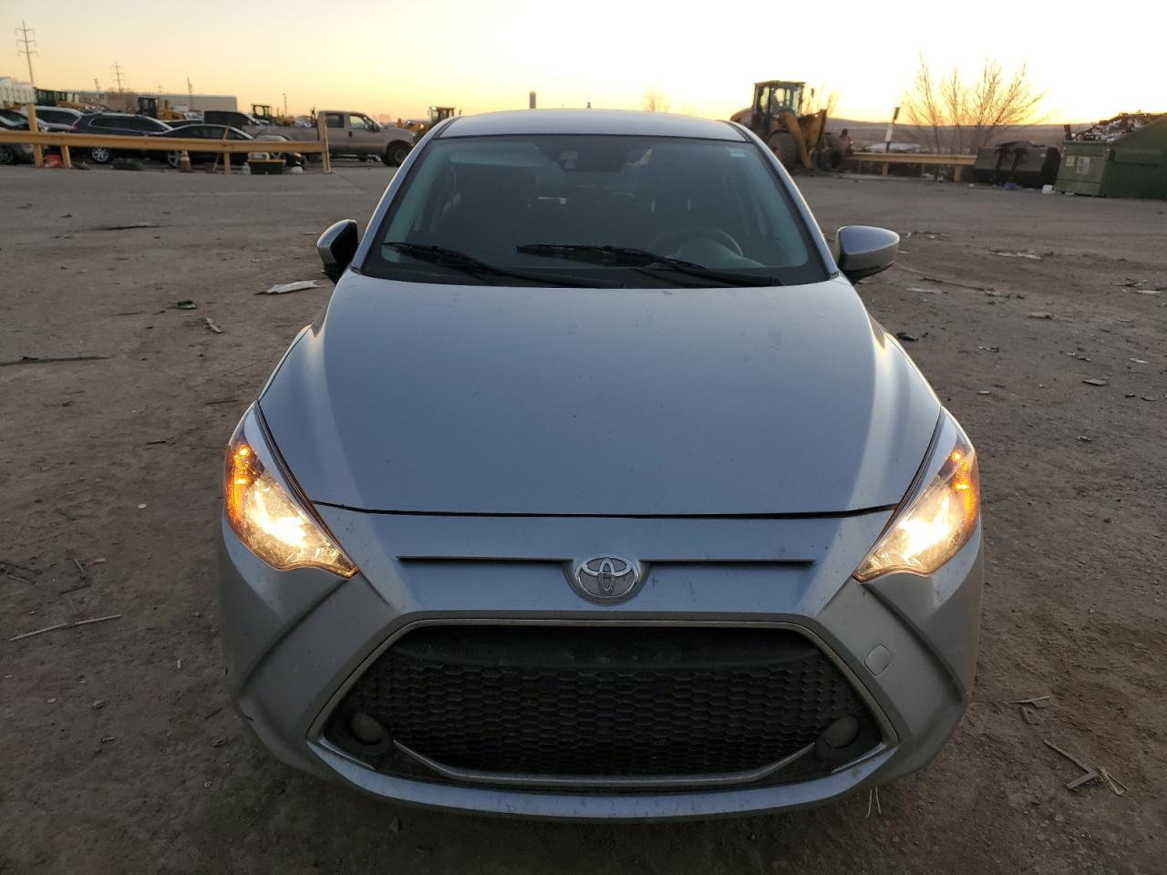 2020 Toyota Yaris Le - Фото 5