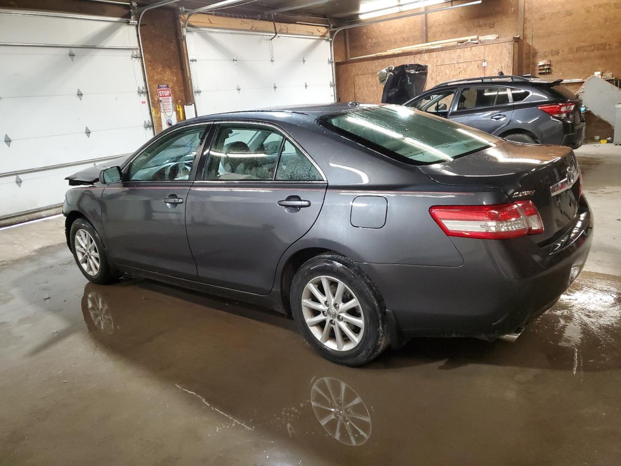 2011 Toyota Camry Se - Фото 2
