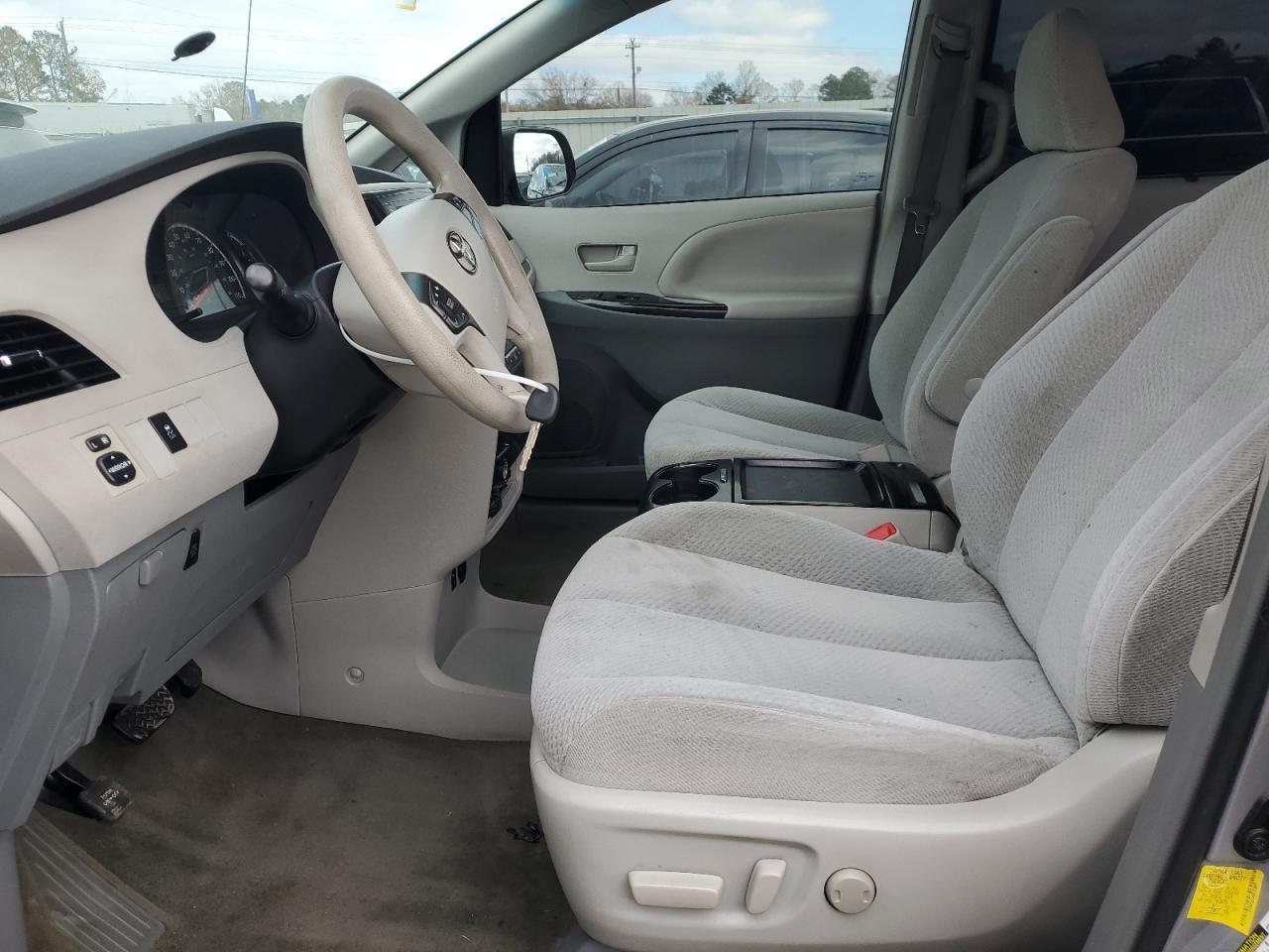 2011 Toyota Sienna Le - Фото 7