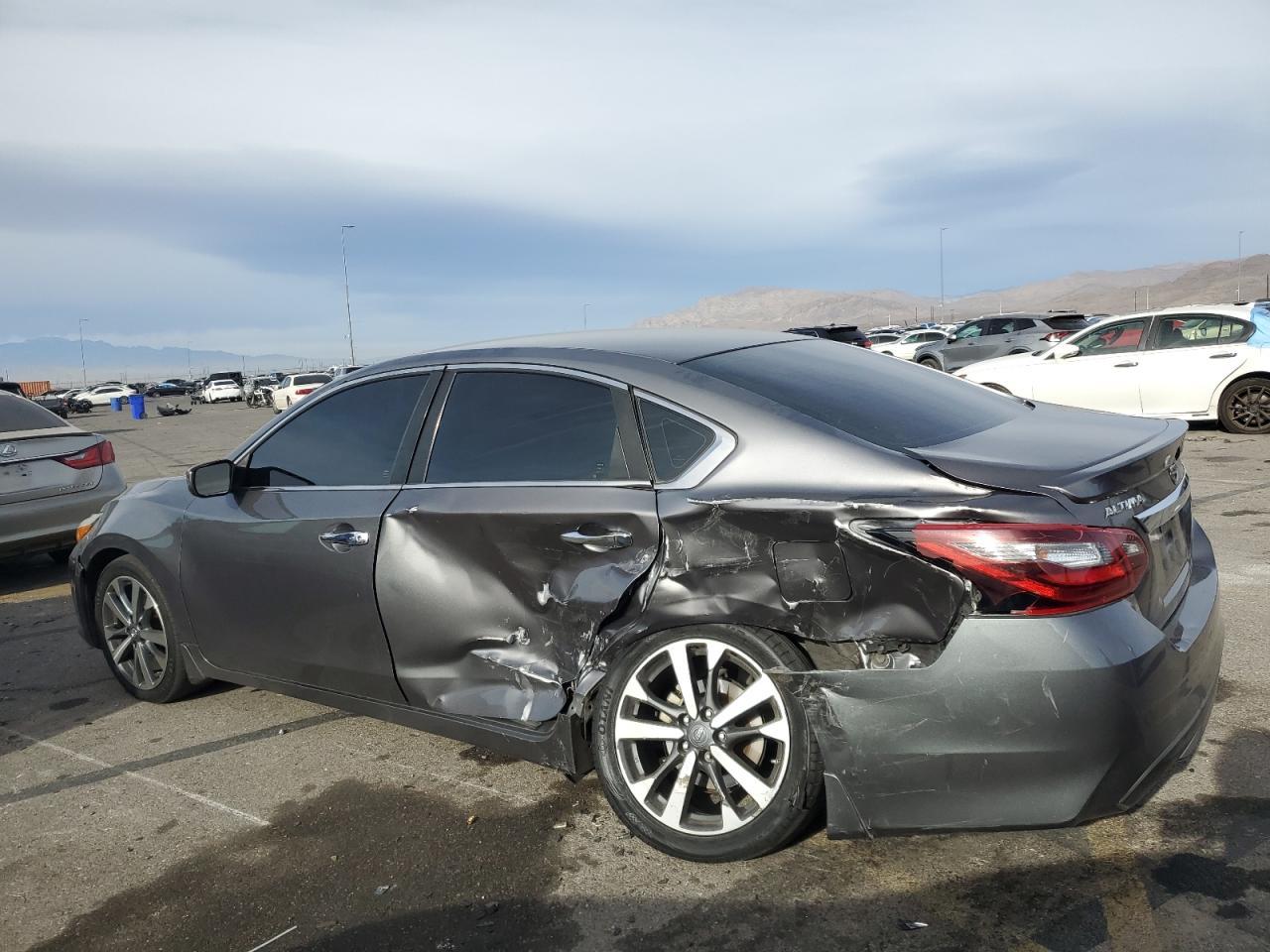 2017 Nissan Altima 2.5 - Фото 2