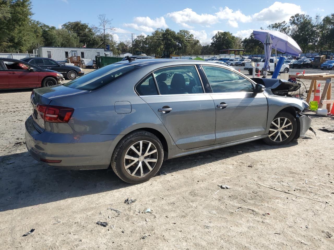 2017 Volkswagen Jetta Se - Image 3
