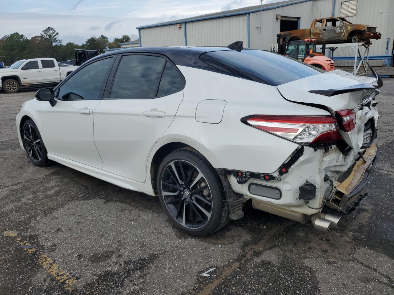 2020 Toyota Camry Xse - Фото 2