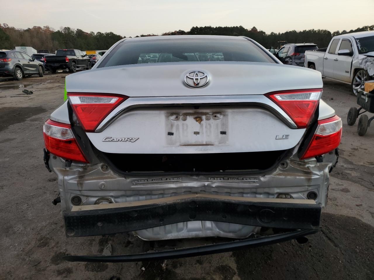2016 Toyota Camry Le - Фото 6