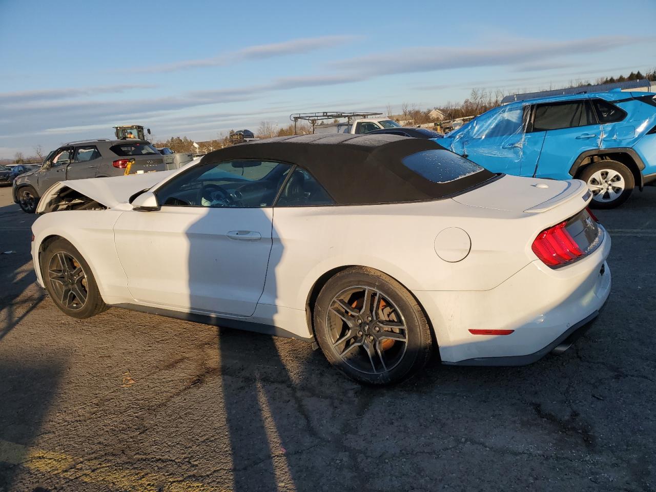 2020 Ford Mustang - Фото 2