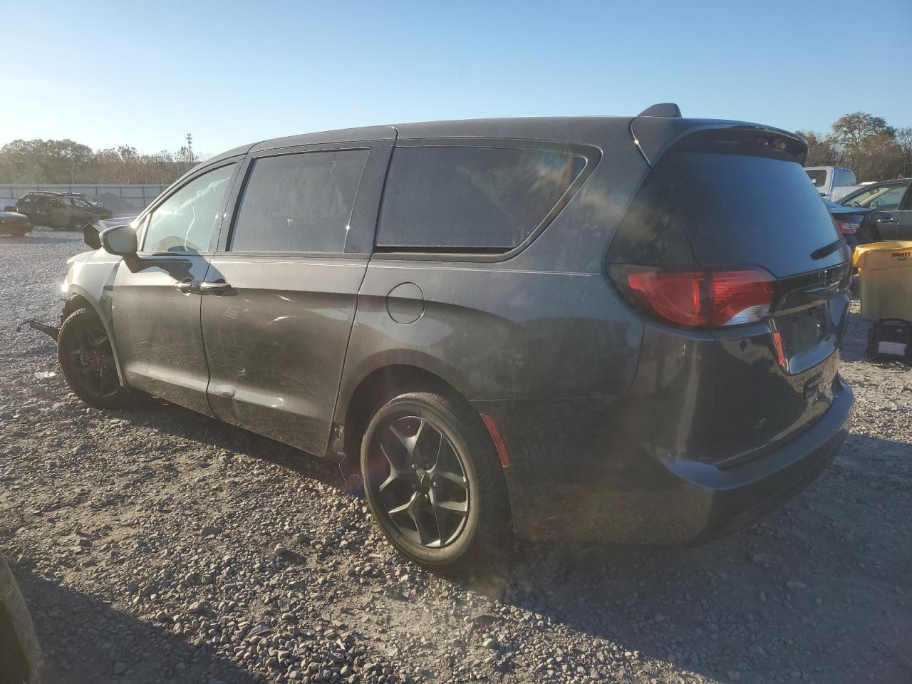 2018 Chrysler Pacifica Touring Plus - Image 2