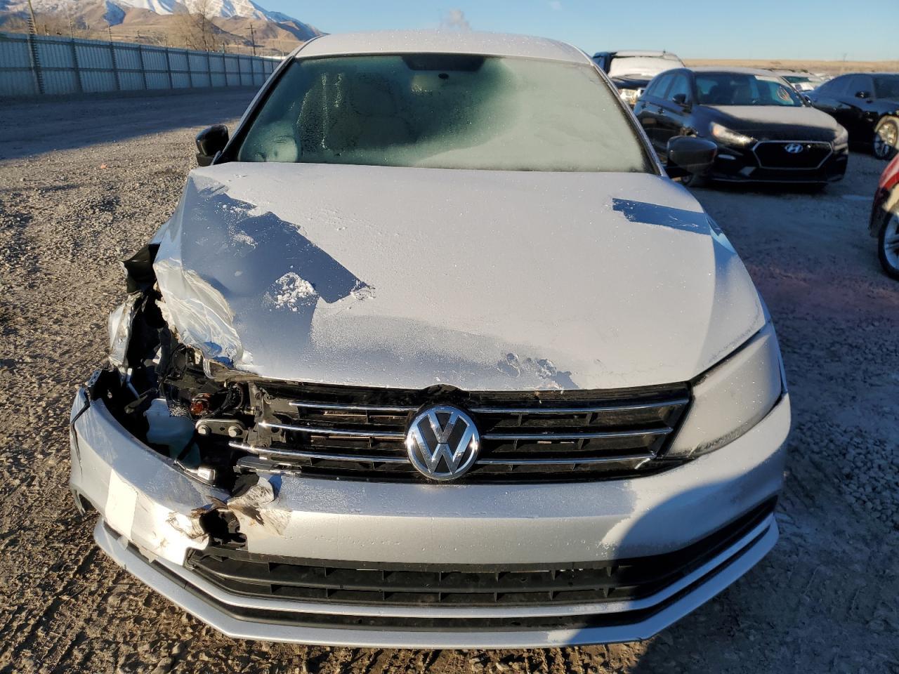 2016 Volkswagen Jetta S - Фото 5