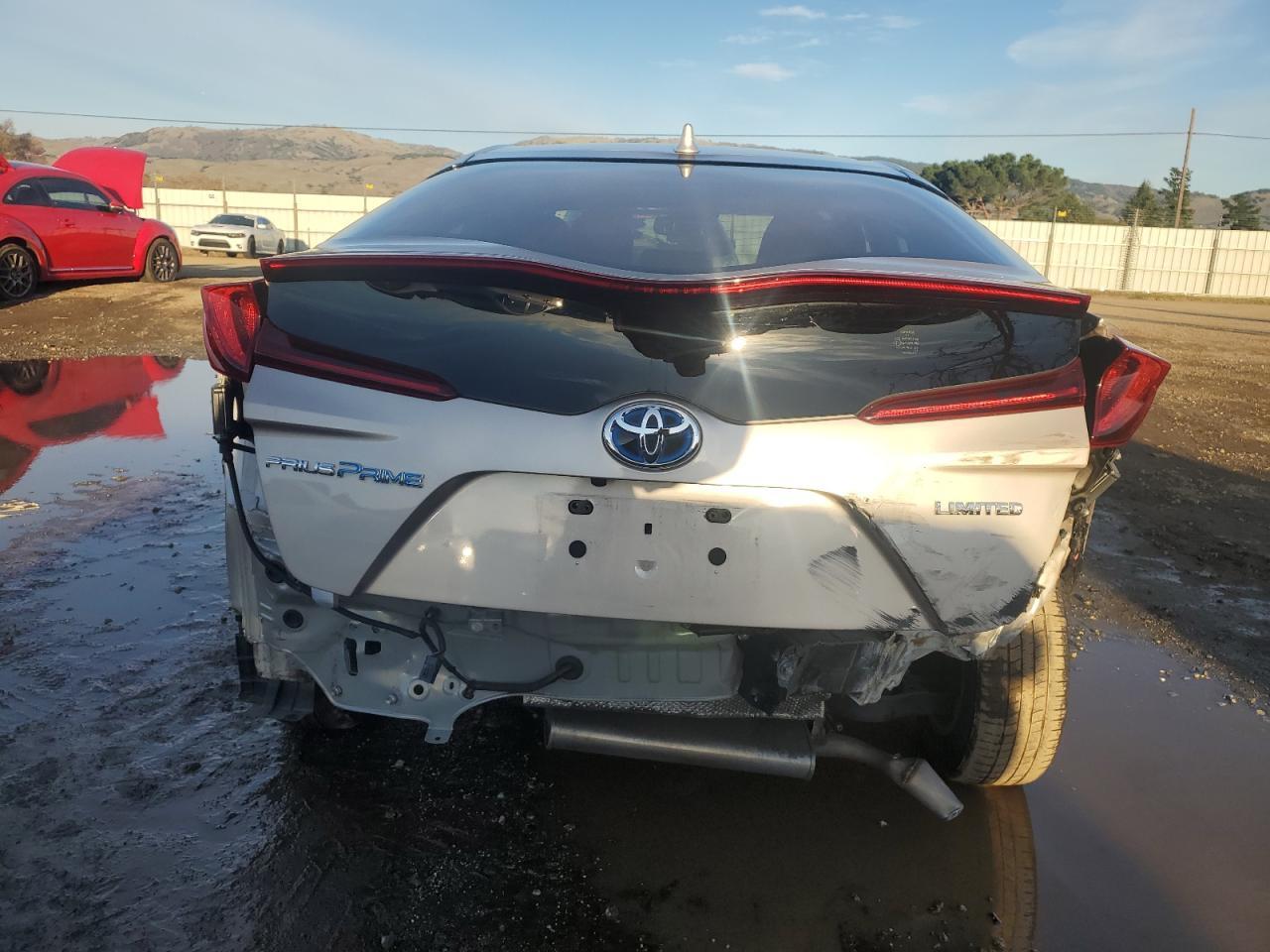 2022 Toyota Prius Prime Le - Image 6