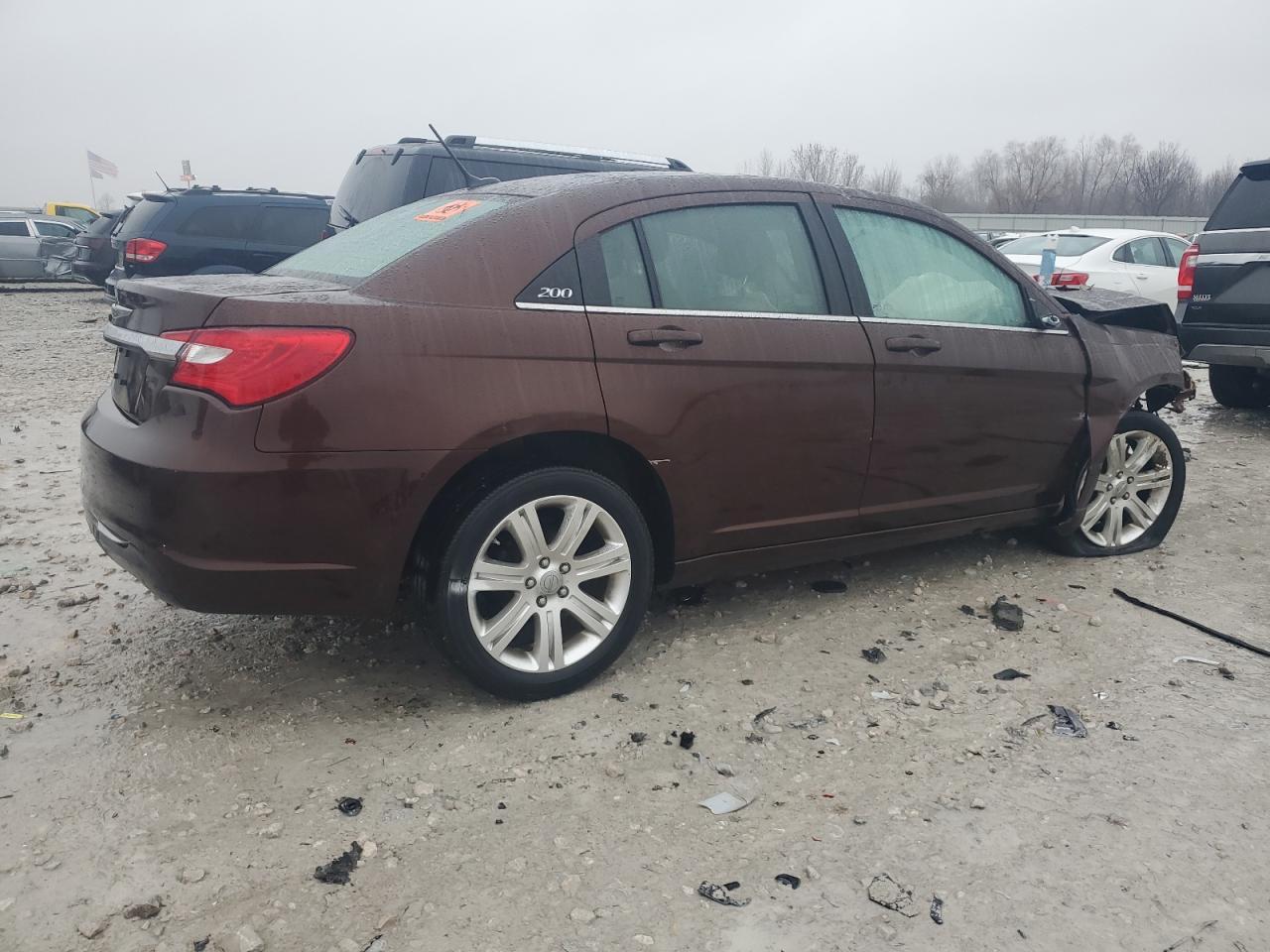 2013 Chrysler 200 Touring - Фото 3