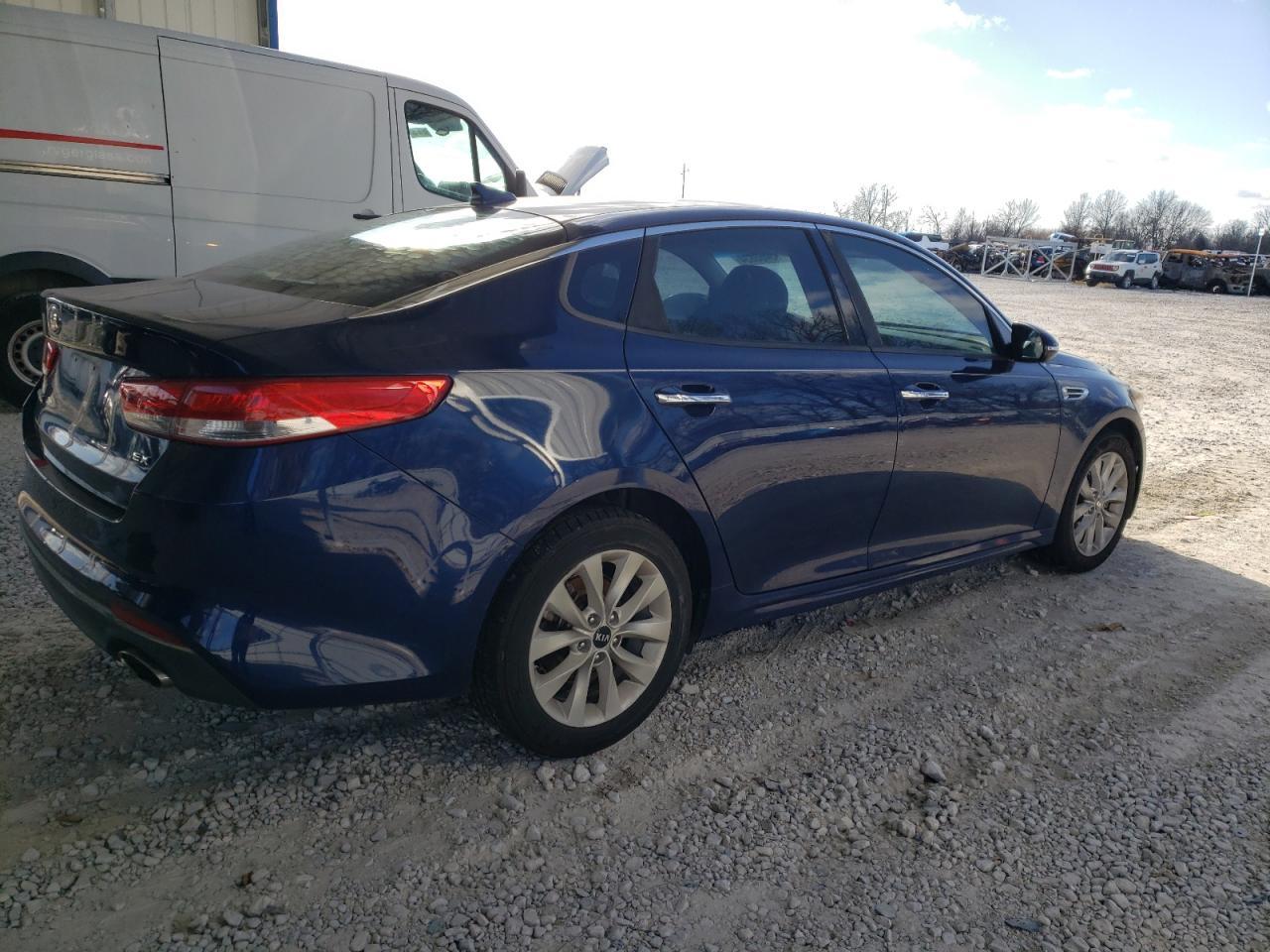 2016 Kia Optima Ex - Image 3