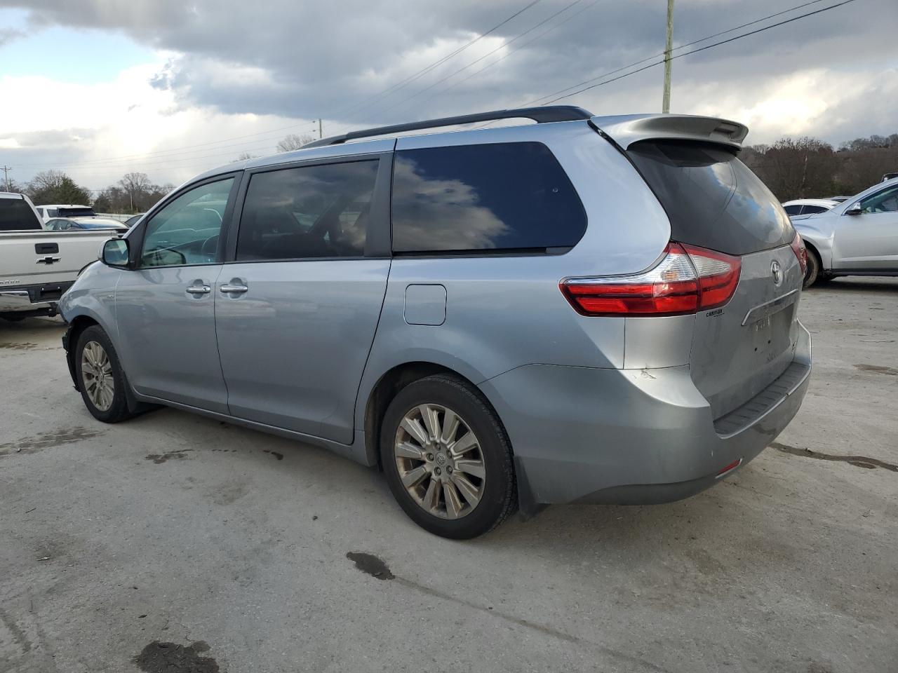 2016 Toyota Sienna Xle - Фото 2