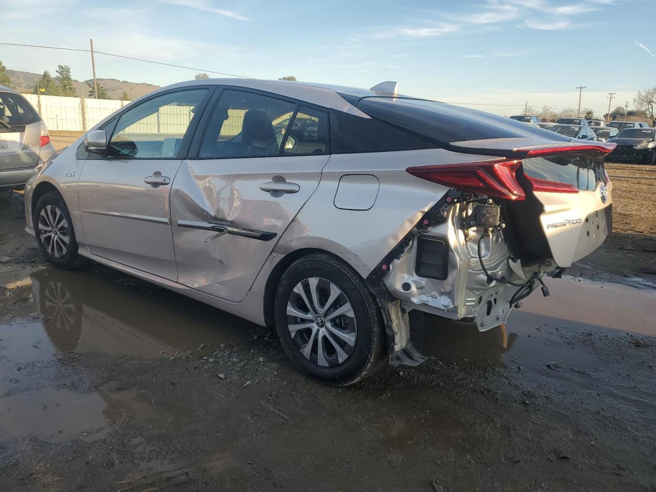 2022 Toyota Prius Prime Le - Image 2