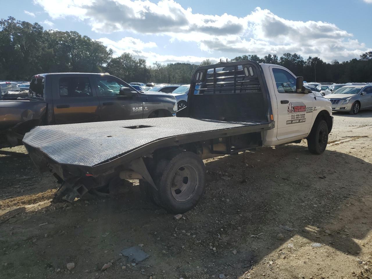 2018 Ram 3500 Cab & Chassis T - Фото 3