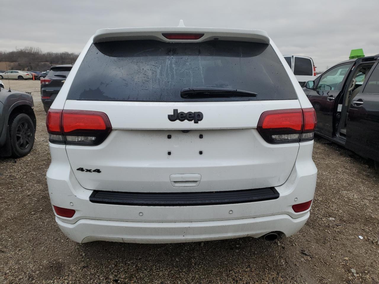2017 Jeep Grand Cherokee Laredo - Image 6