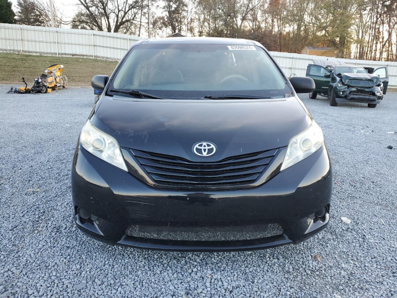 2013 Toyota Sienna - Фото 5