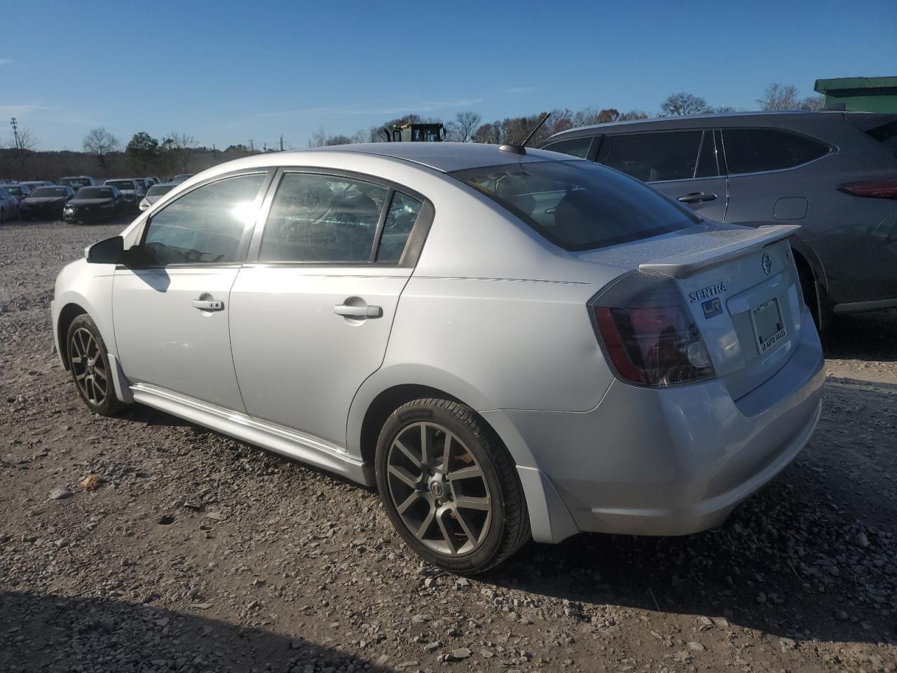 2011 Nissan Sentra Se-R - Фото 2