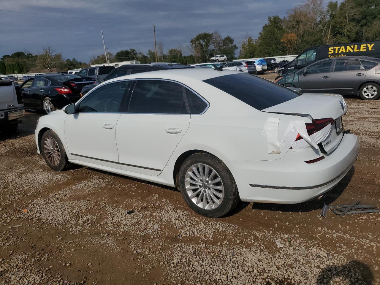 2017 Volkswagen Passat Se - Фото 2