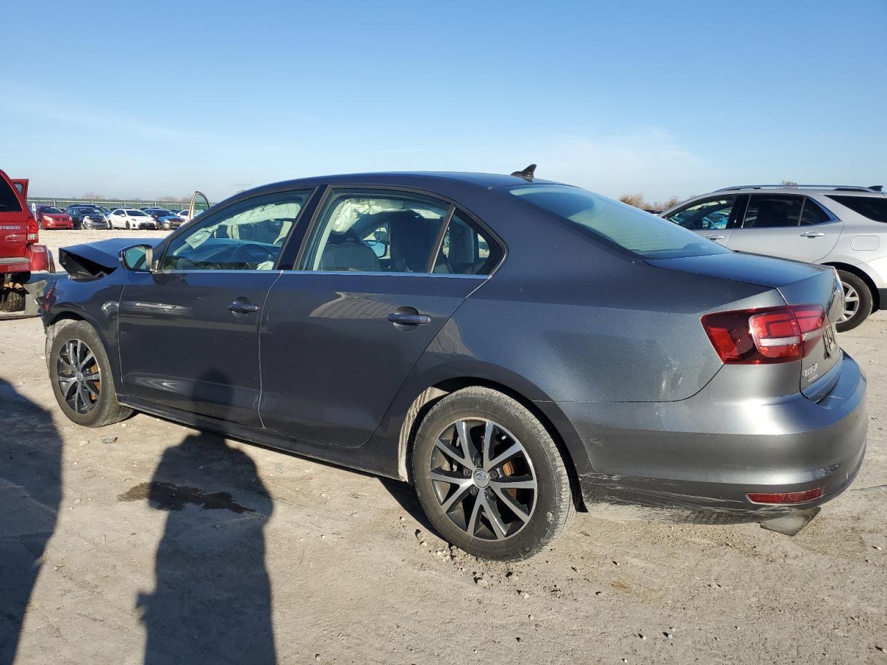 2018 Volkswagen Jetta Se - Image 2