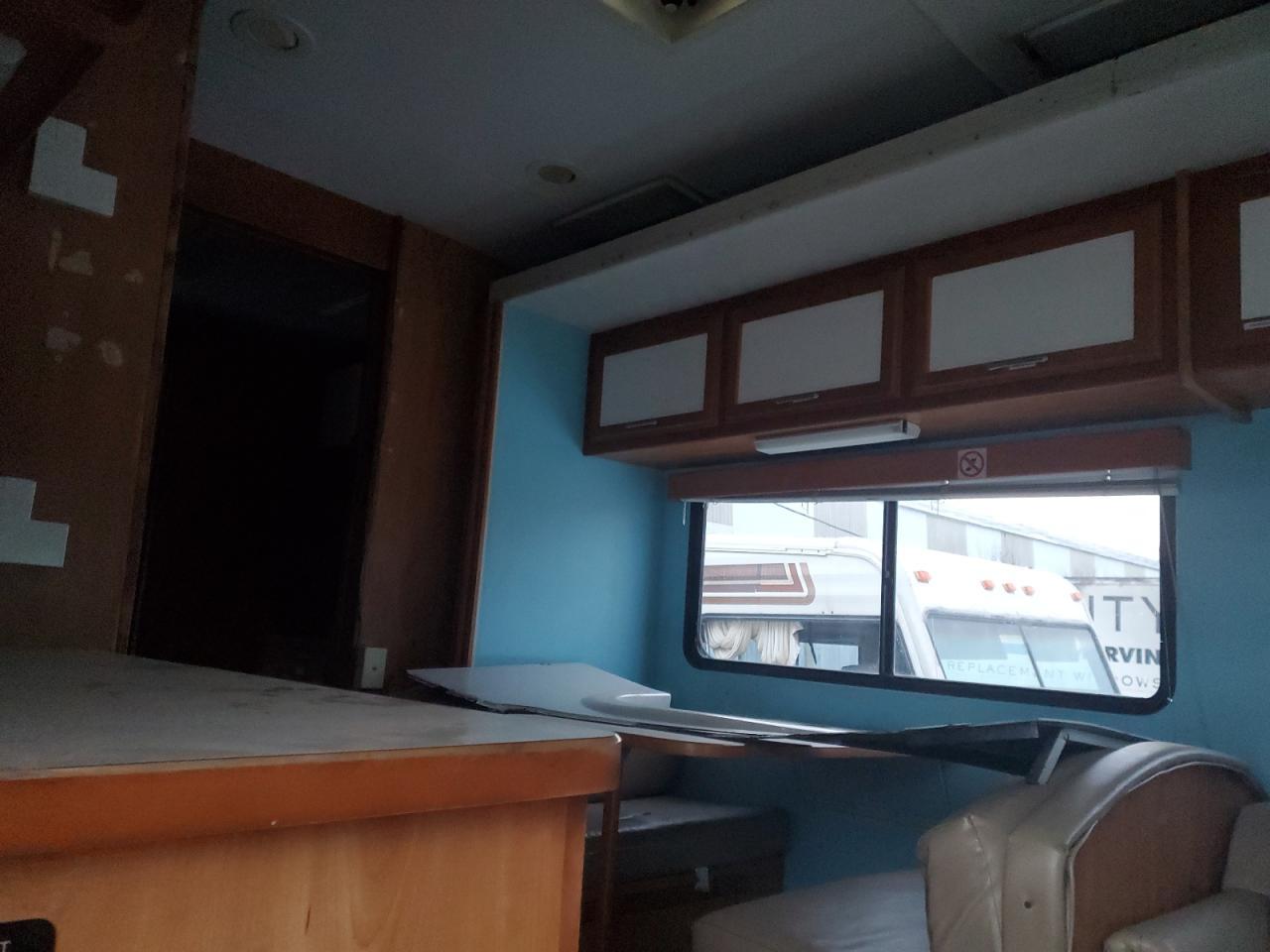 2006 Ford F550 Super Duty Stripped Chassis - Image 5