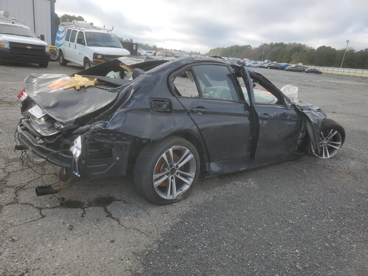 2013 BMW 335 Xi - Image 3