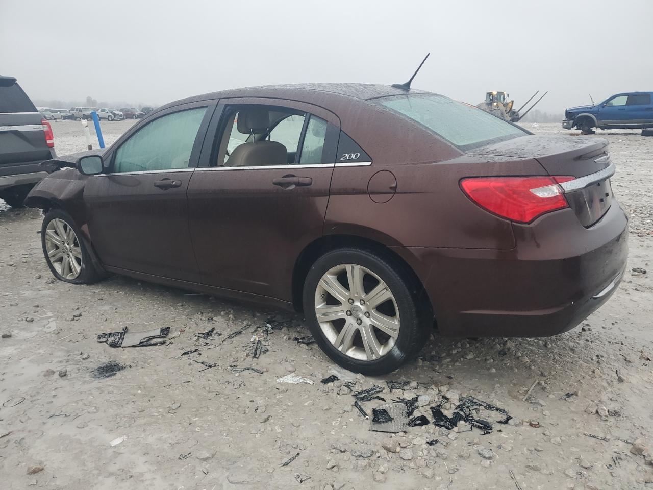 2013 Chrysler 200 Touring - Фото 2