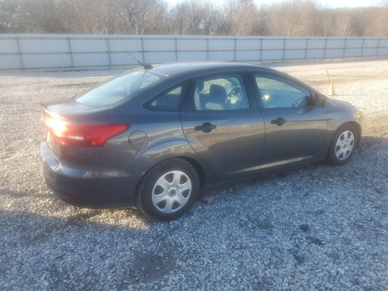 2016 Ford Focus S - Фото 3