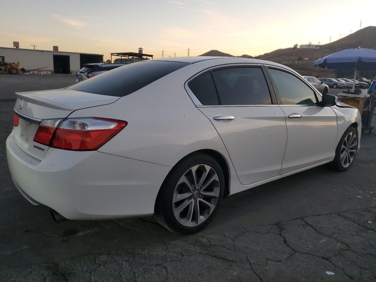 2014 Honda Accord Sport - Image 3