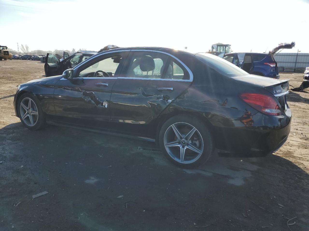 2018 Mercedes-Benz C 300 4Matic - Фото 2