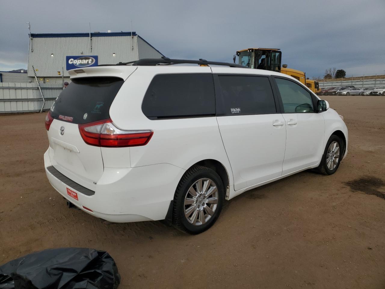 2015 Toyota Sienna Le - Image 3