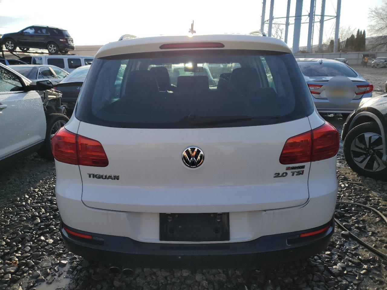2016 Volkswagen Tiguan S - Фото 6