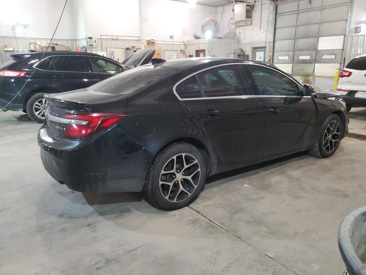 2017 Buick Regal Sport Touring - Фото 3