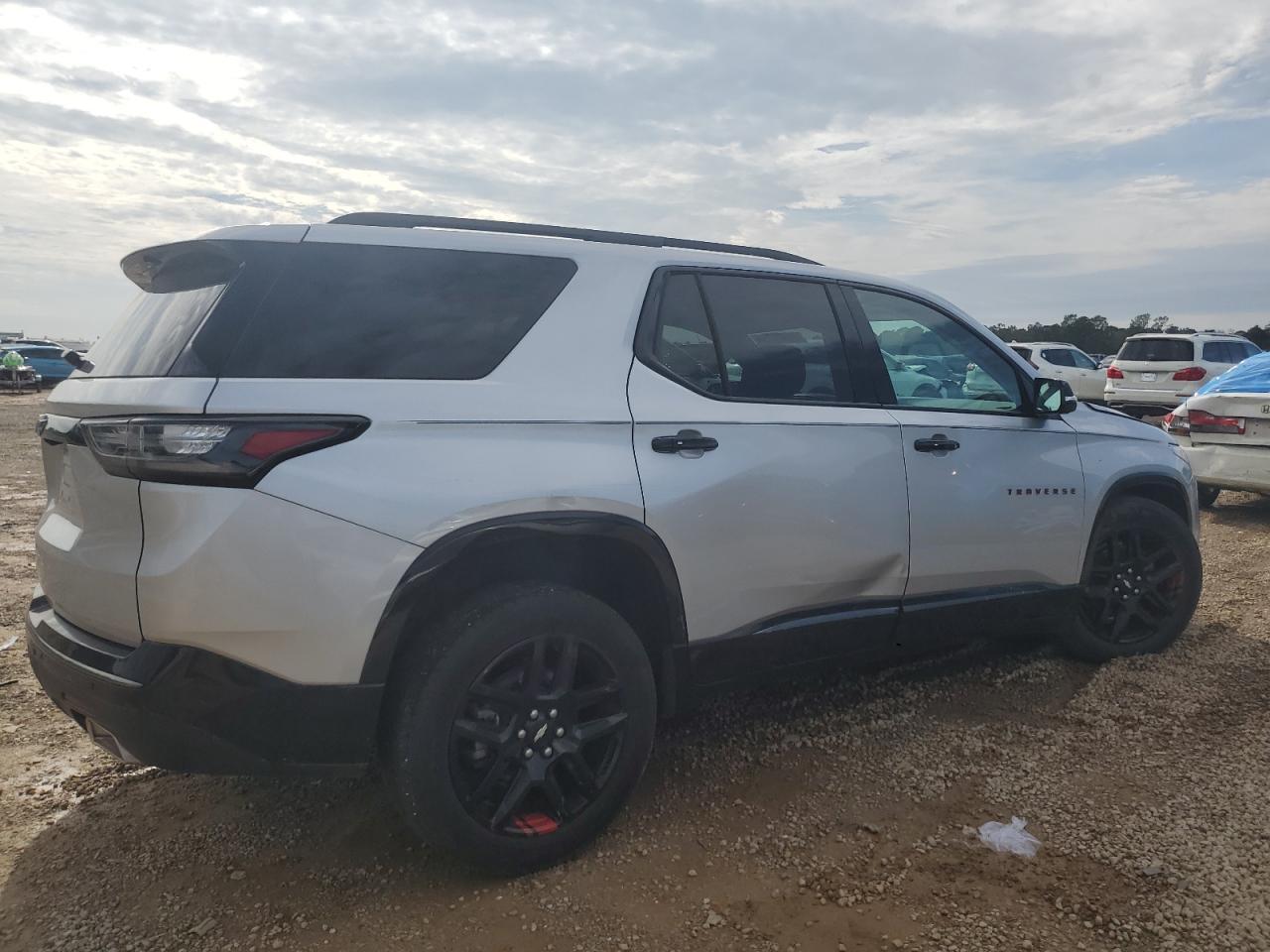2020 Chevrolet Traverse Premier - Image 3