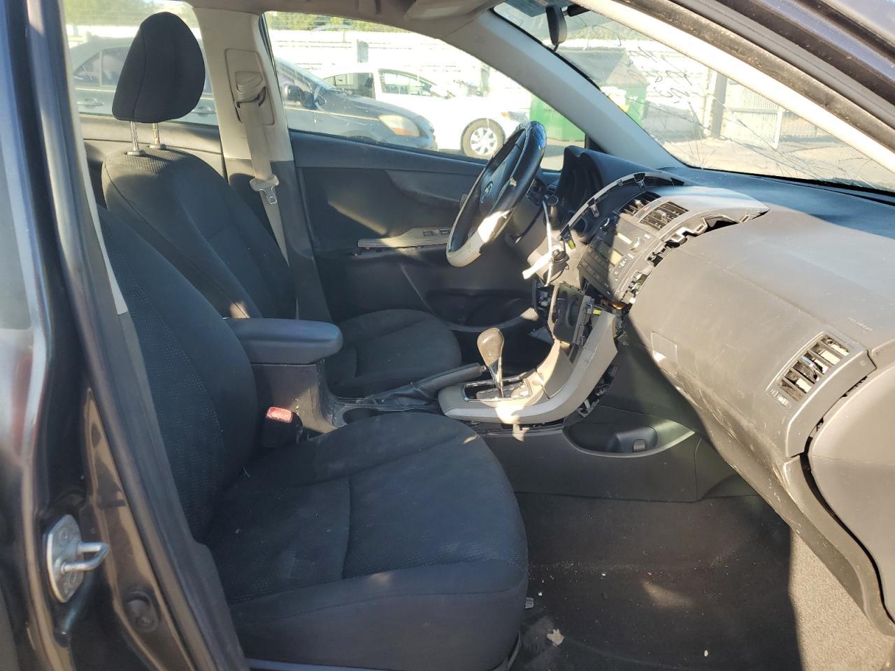 2010 Toyota Corolla Base - Фото 7
