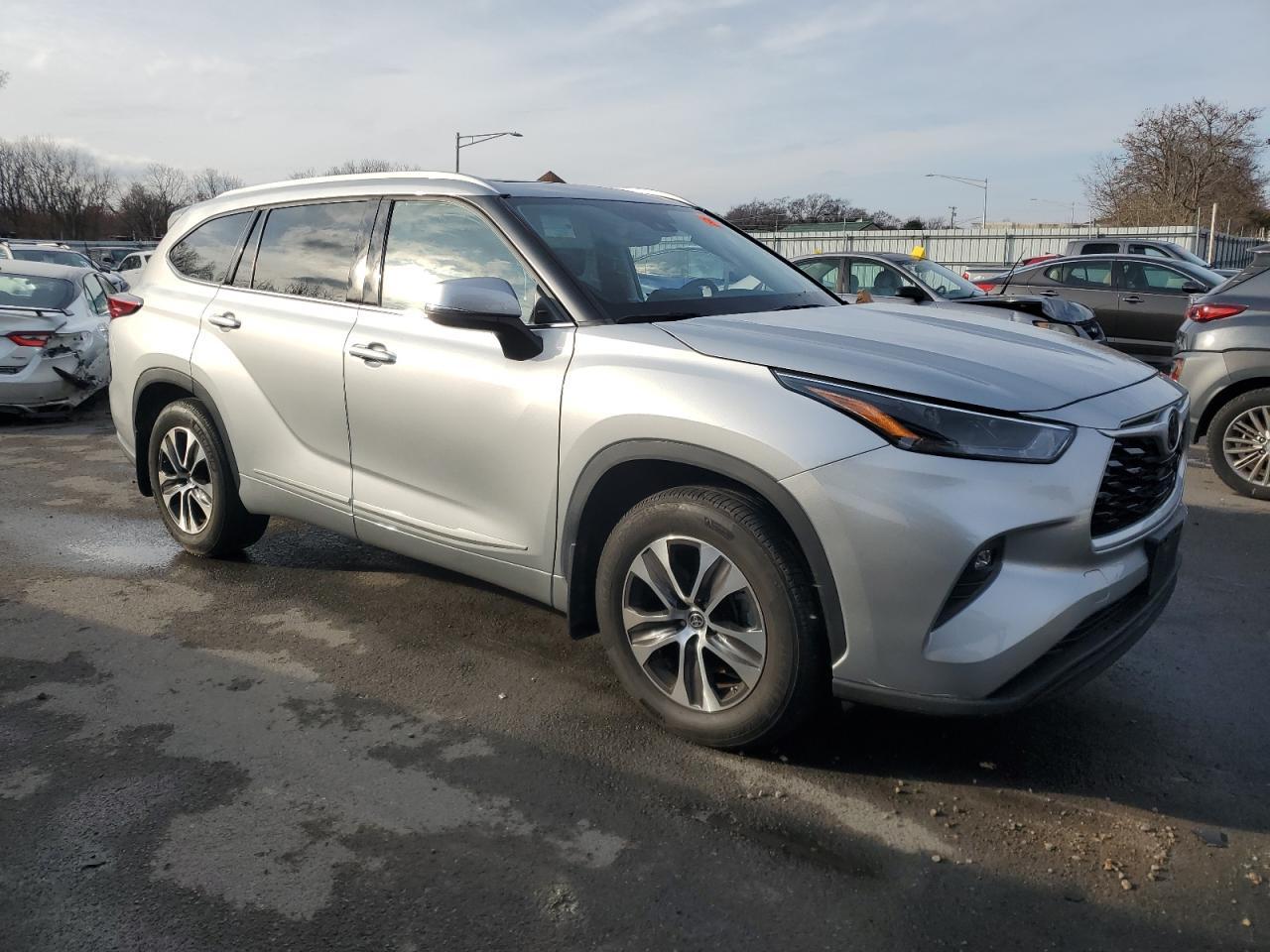 2022 Toyota Highlander Xle - Фото 4
