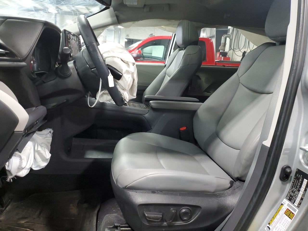 2023 Toyota Sienna Xle - Image 7