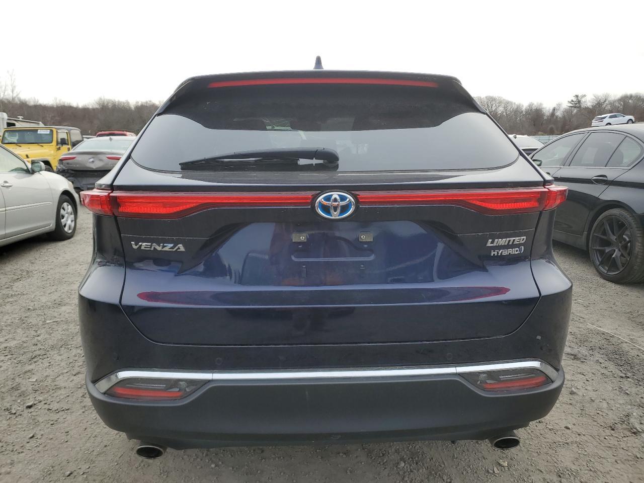 2021 Toyota Venza Le - Фото 6