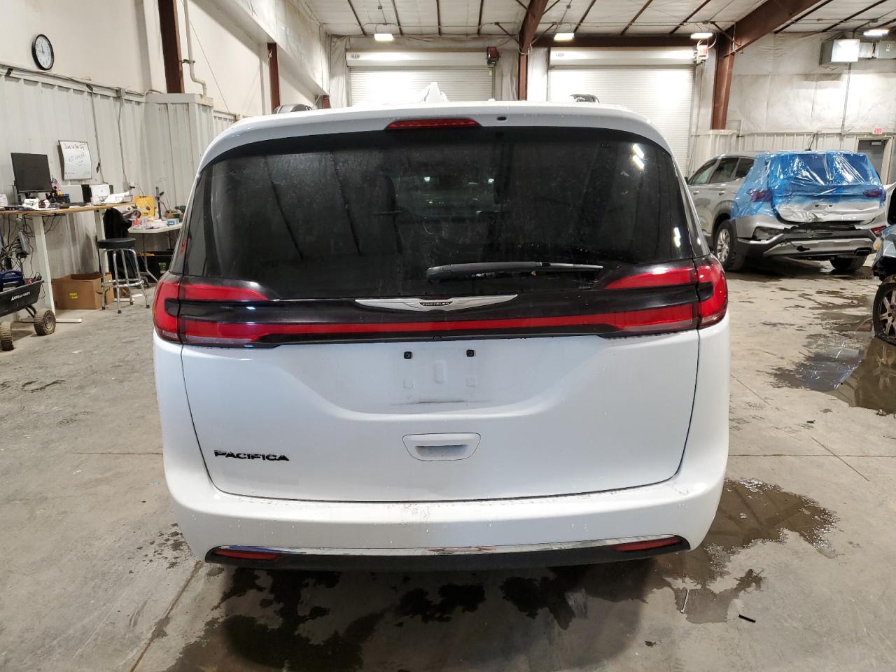 2022 Chrysler Pacifica Touring L - Image 6
