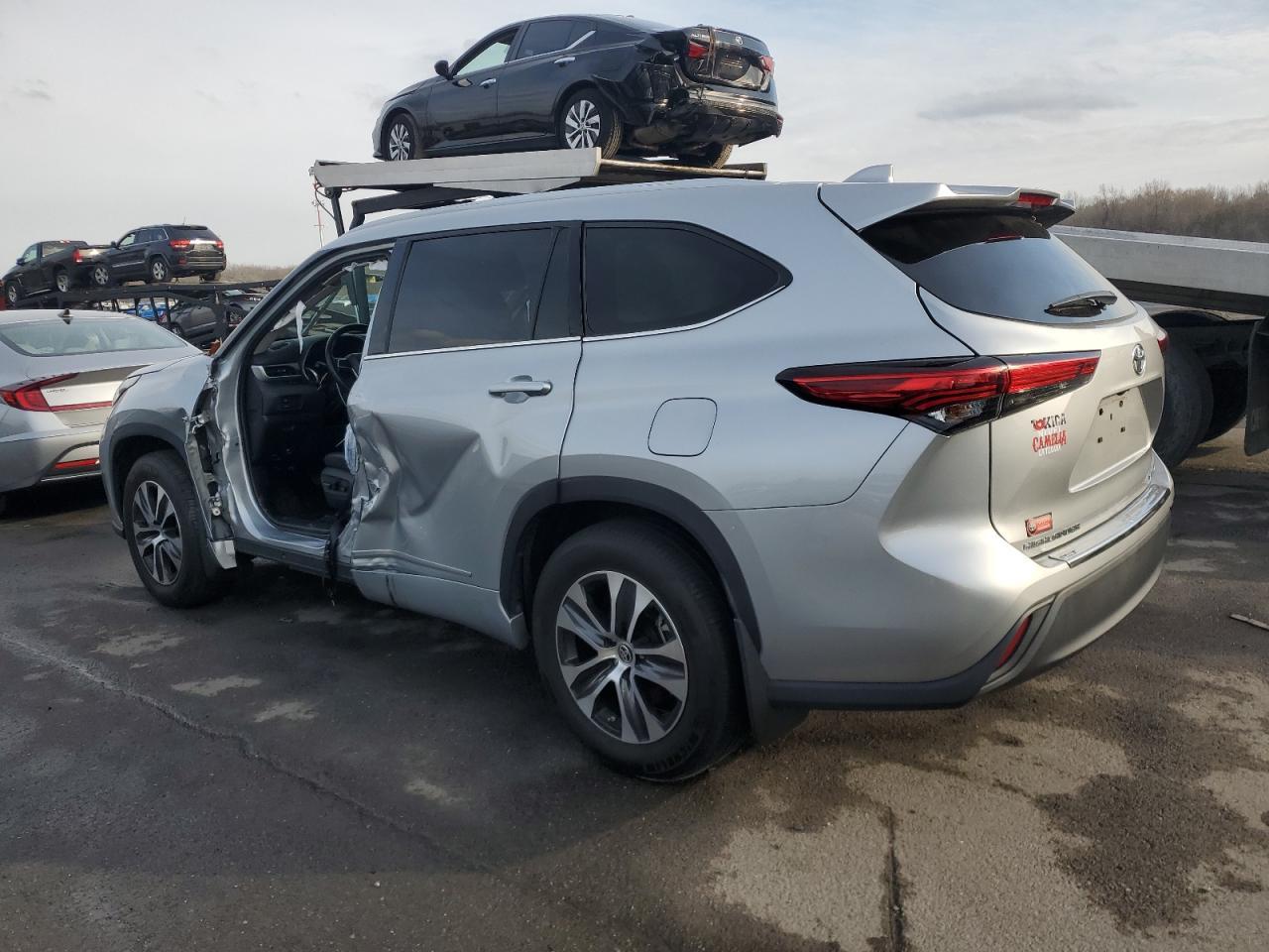 2022 Toyota Highlander Xle - Фото 2