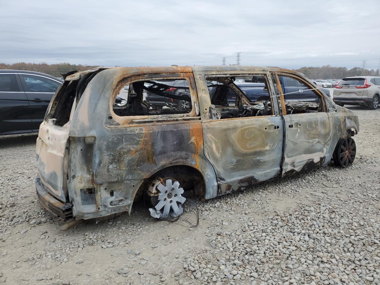 2013 Chrysler Town & Country Touring - Фото 3